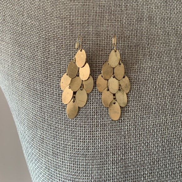 Gold tone metal dangle earrings - Picture 2 of 2